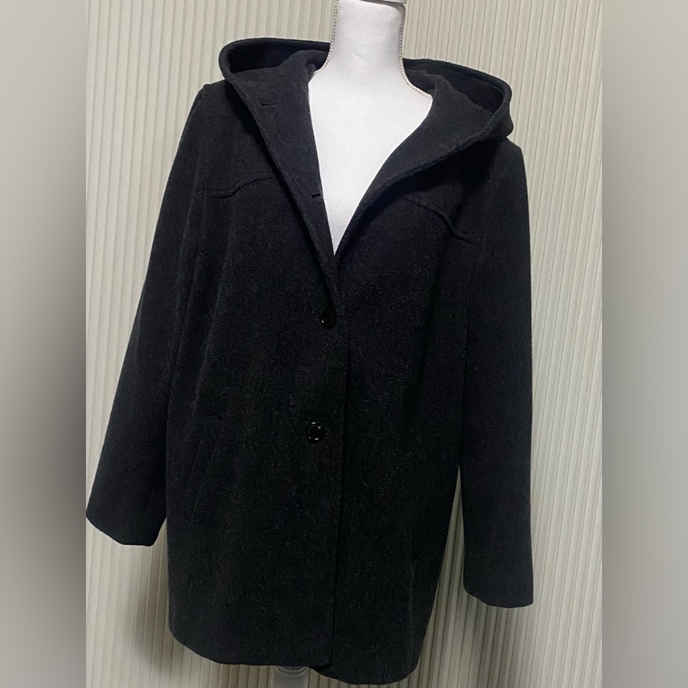Vintage J. Percy wool coat. 
Great condition!